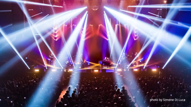 PROLIGHTS AIR6PIX illuminate the “RAF-TOZZI European Tour