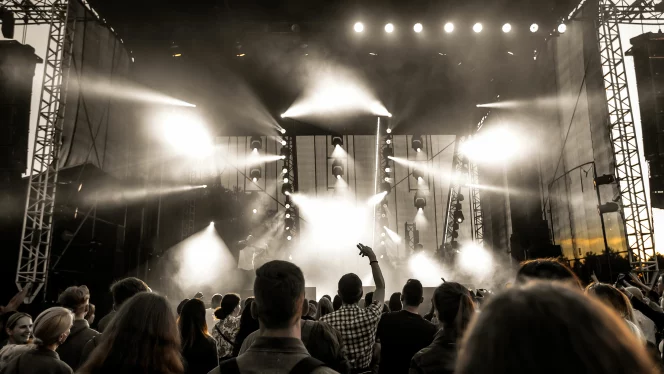 Il “Pakranté LIVE” porta sul palco PROLIGHTS Luma 1500SH