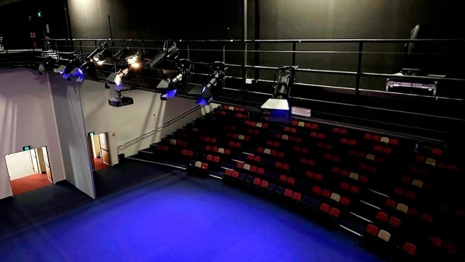 L'Auditorium del Cannon Hill Anglican College risplende con i Fresnel Prolights

