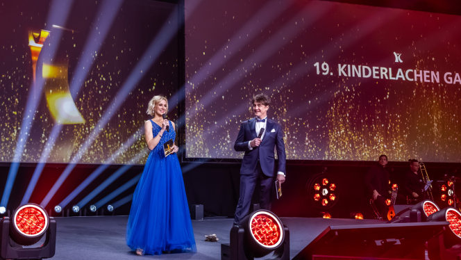 Il Kinderlachen Gala brilla con la serie Astra di PROLIGHTS
