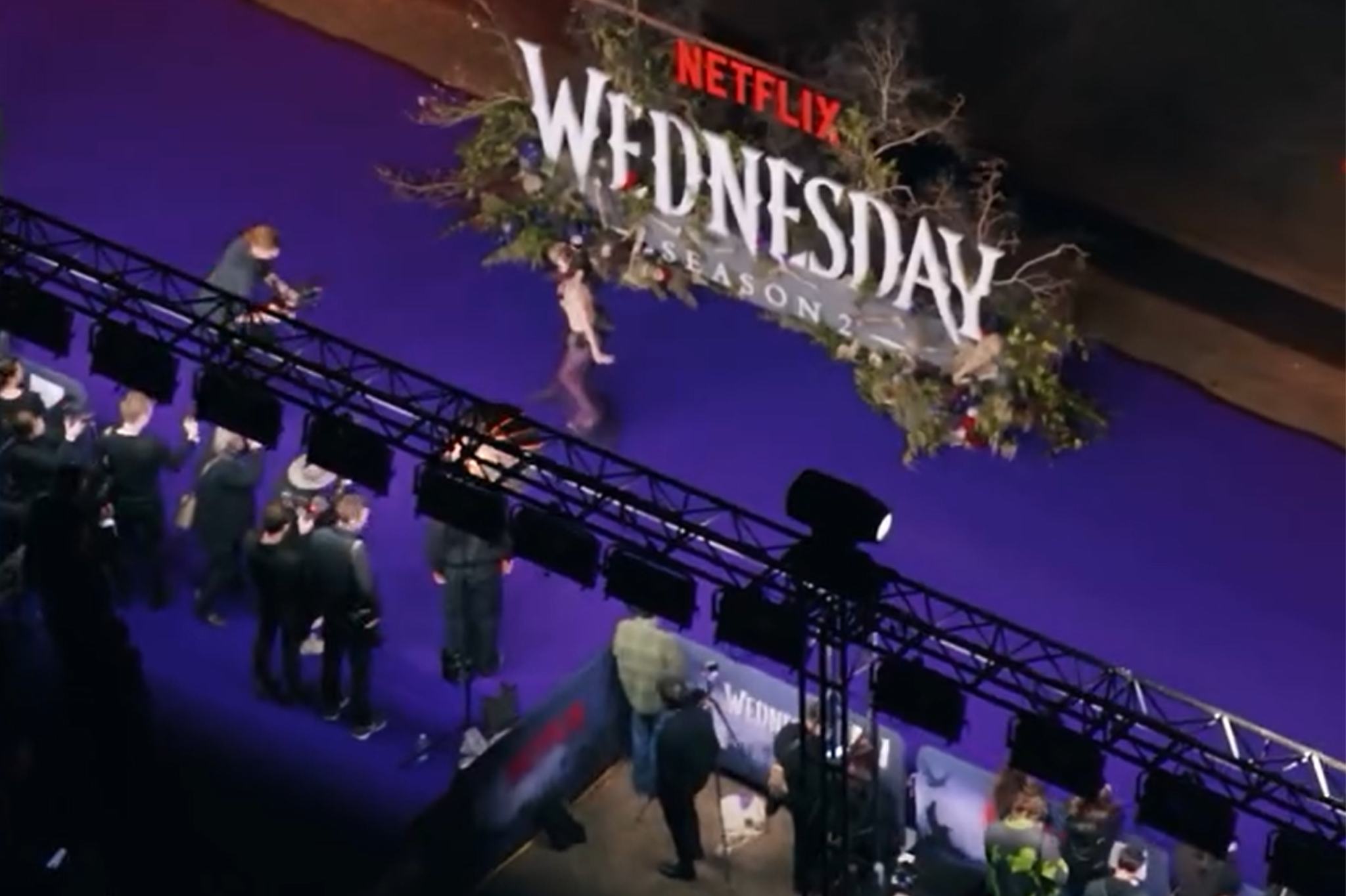 Atmosfera gotica per la première della seconda stagione di Mercoledì, con PROLIGHTS