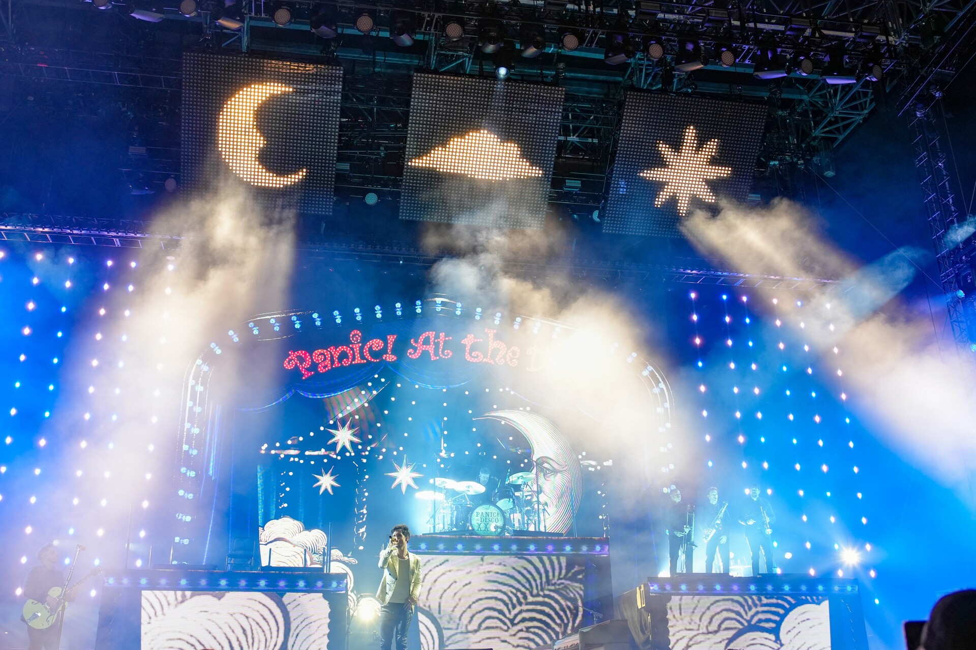 HaluPix Duo crea un'energia visiva straordinaria al When We Were Young Festival