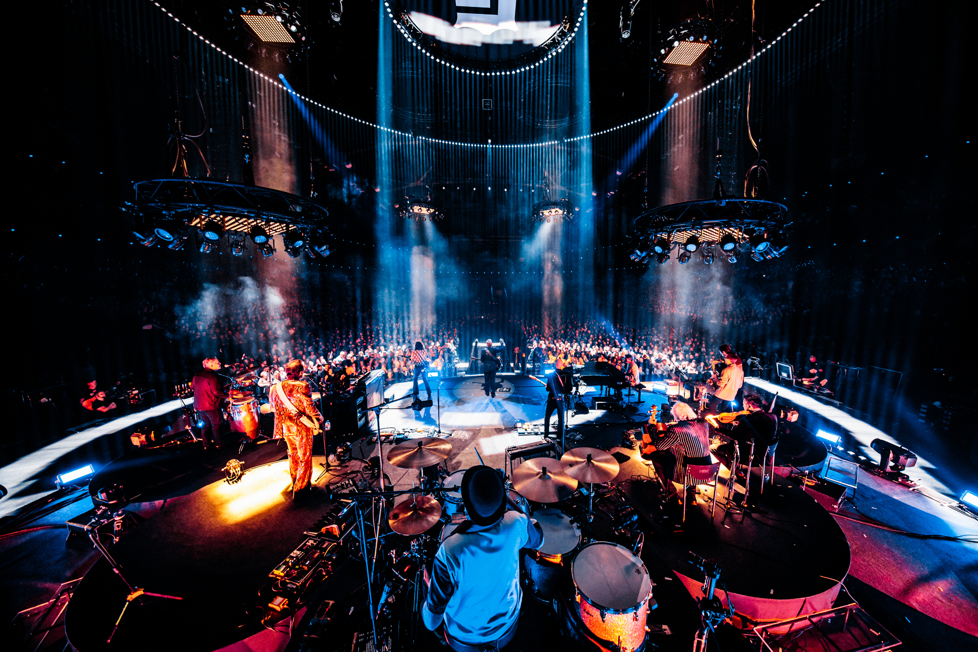 PROLIGHTS HaluPix Duo Lights Up Guus Meeuwis' 30th Anniversary Show