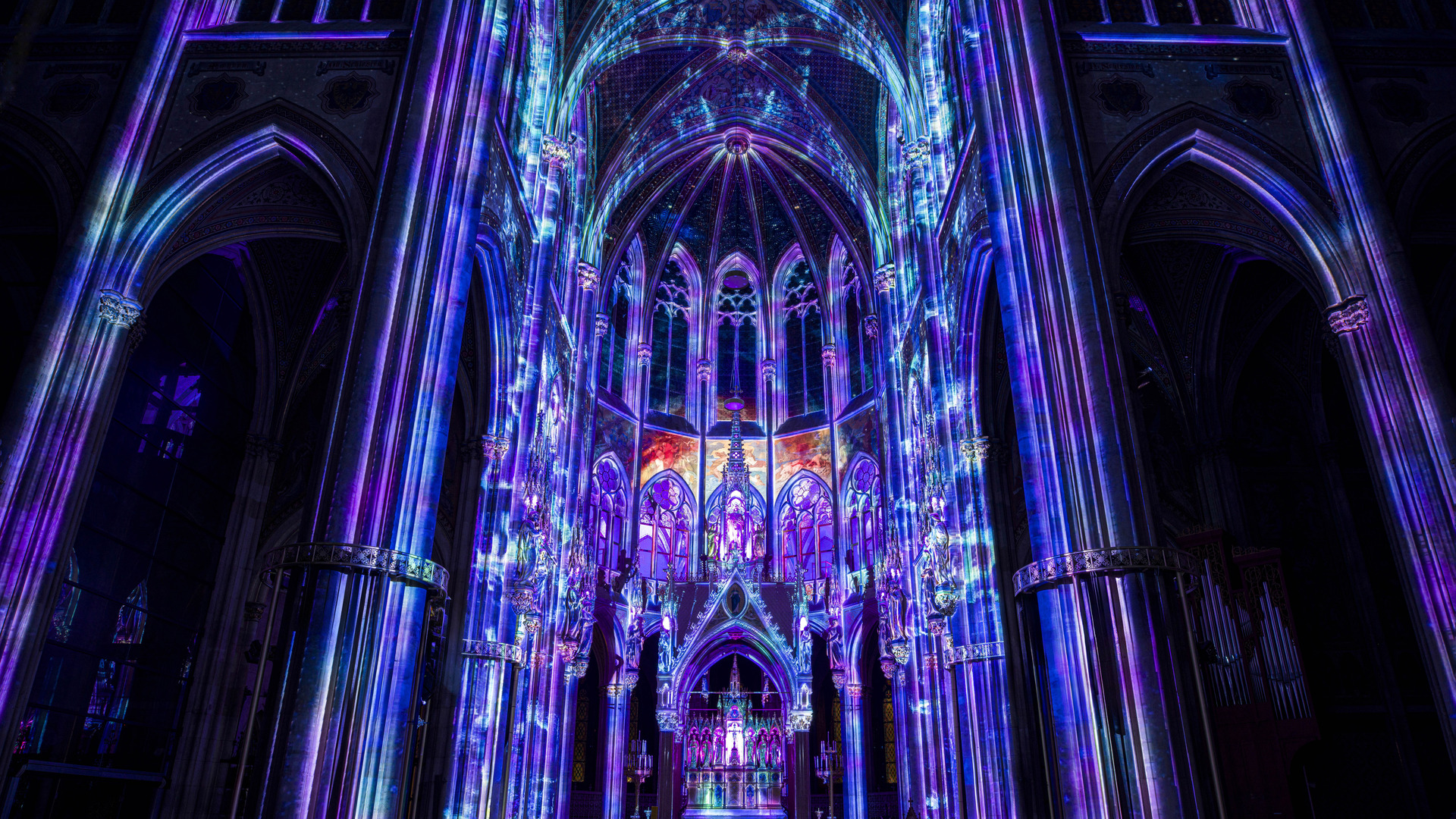 Alla Votivkirche di Vienna, la Genesi raccontata in luce con le Astra Hybrid330 di PROLIGHTS

