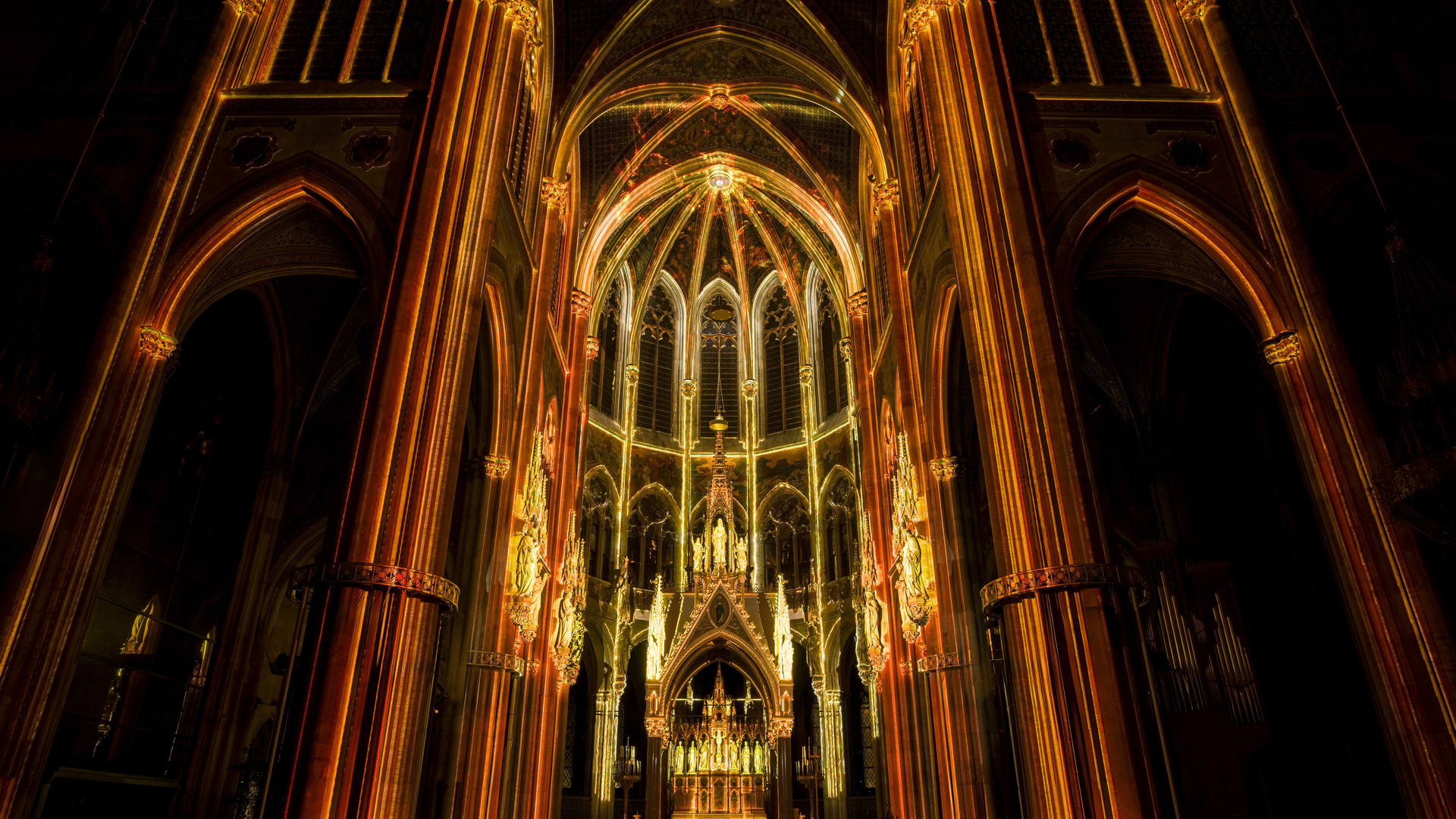 Alla Votivkirche di Vienna, la Genesi raccontata in luce con le Astra Hybrid330 di PROLIGHTS


