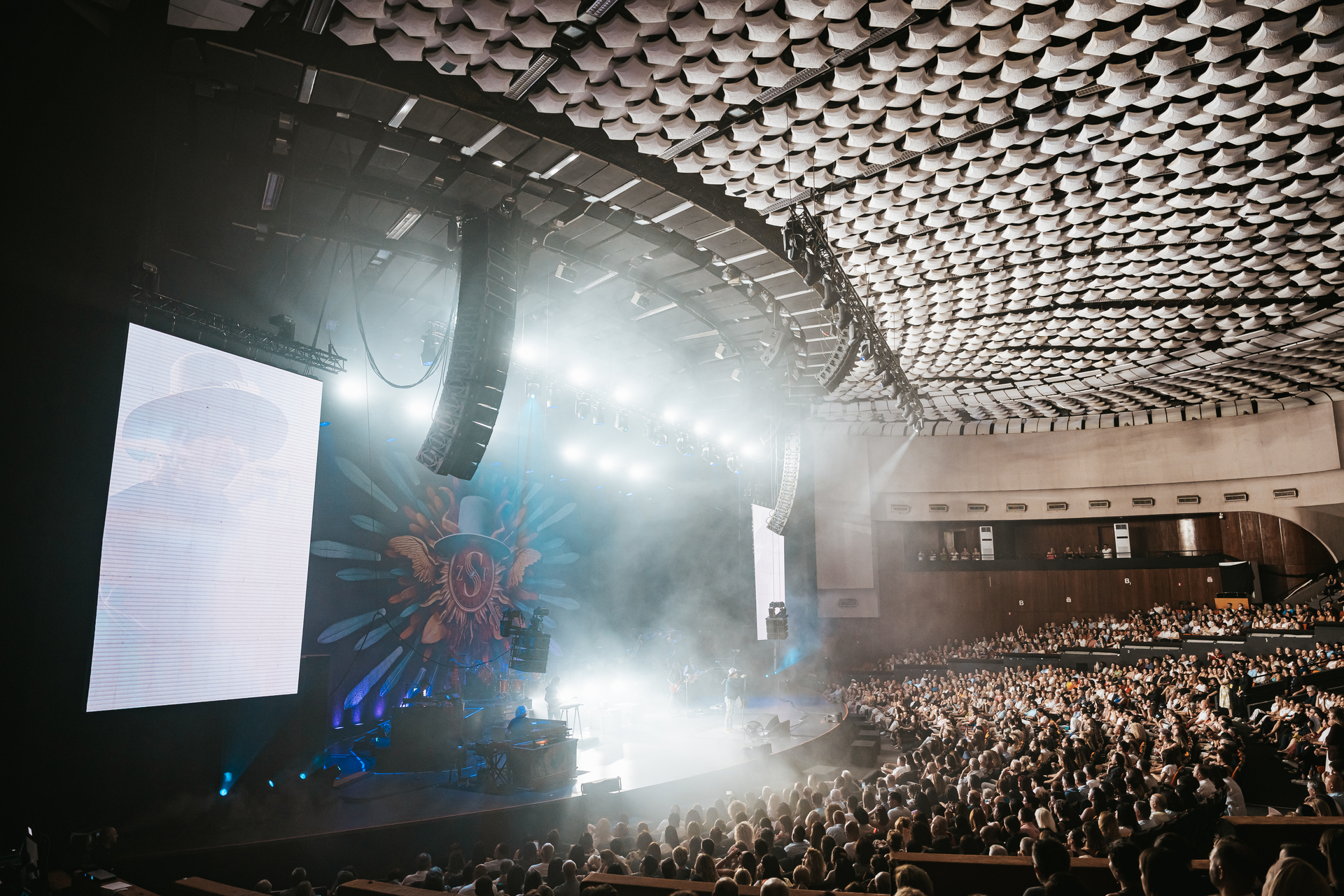 Zucchero's concert in Tirana lit by a complete PROLIGHTS rig