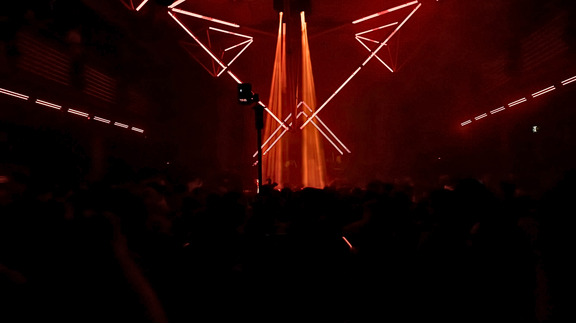 PROLIGHTS debutta al Kaufleuten di Zurigo per il Pyramid World Tour