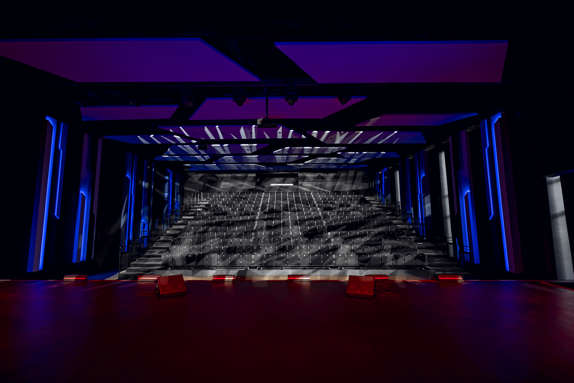 La nuova sala eventi del Vilnius College si trasforma con PROLIGHTS
