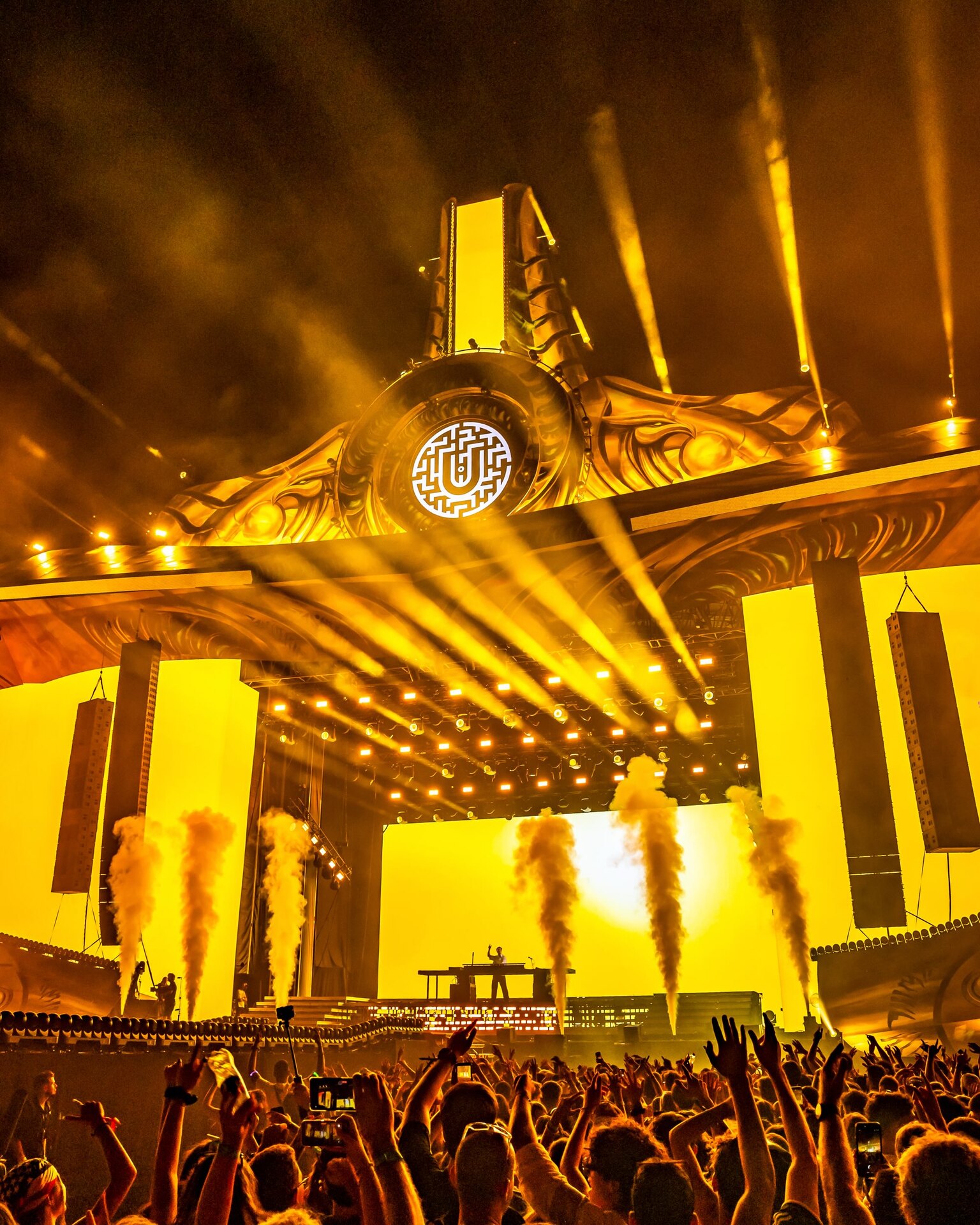 Il Main Stage di UNTOLD 2026 incorniciato da 170 HaluPix Duo
